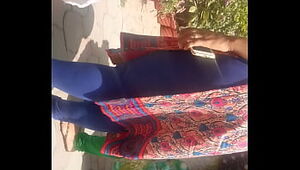Indian bomb gaand walk